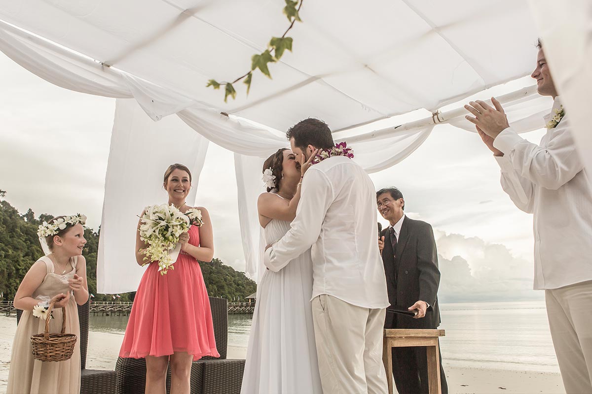 Tenille and Kieron wedding ceremony at Bungaraya Beach