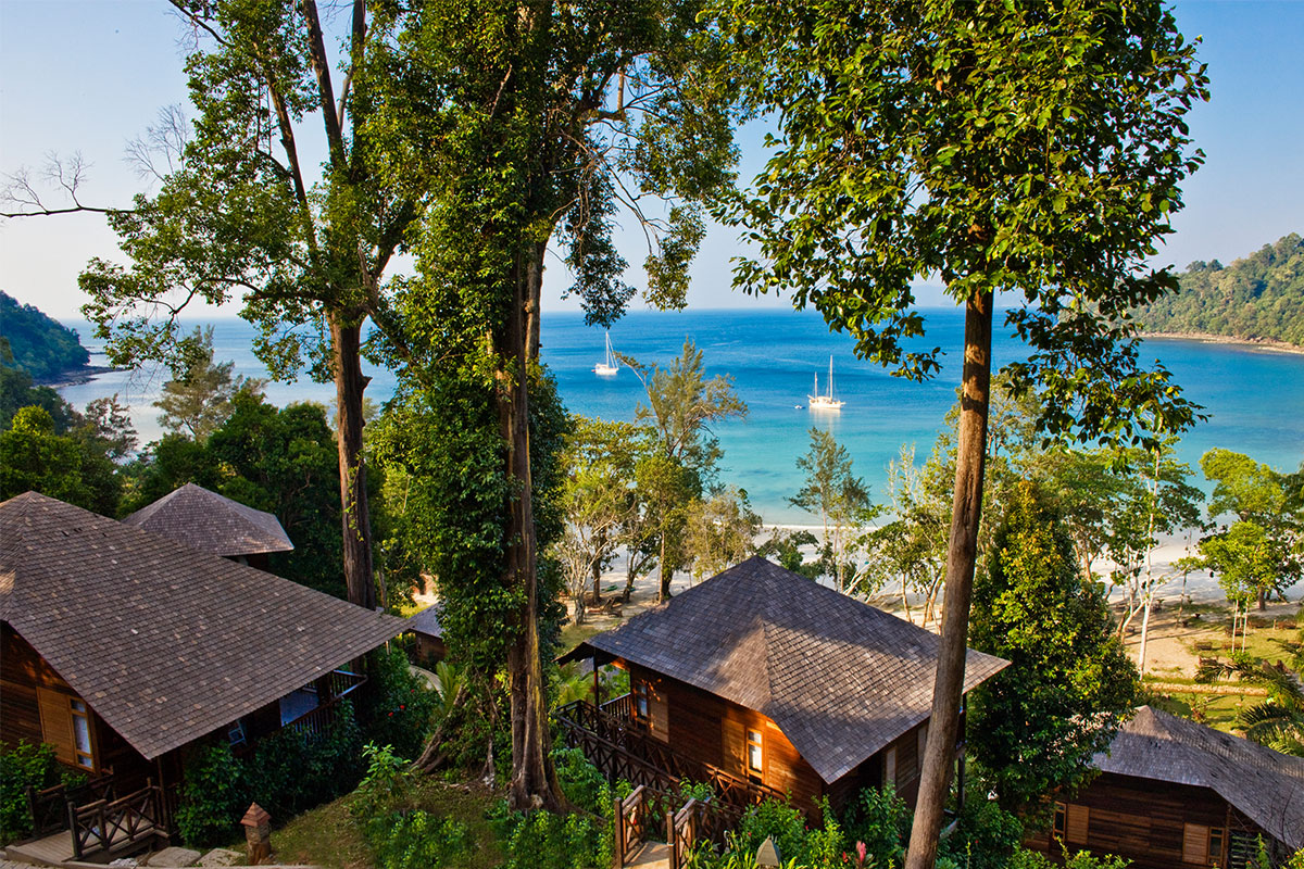 Bungaraya Island Resort villas aerial view
